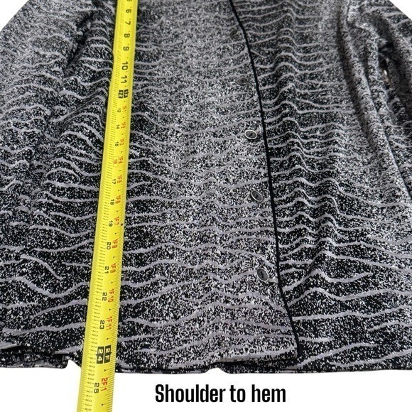 Chico's Travelers Silver Animal Print Long Sleeve Button Front Cardigan Size S - Picture 10 of 10